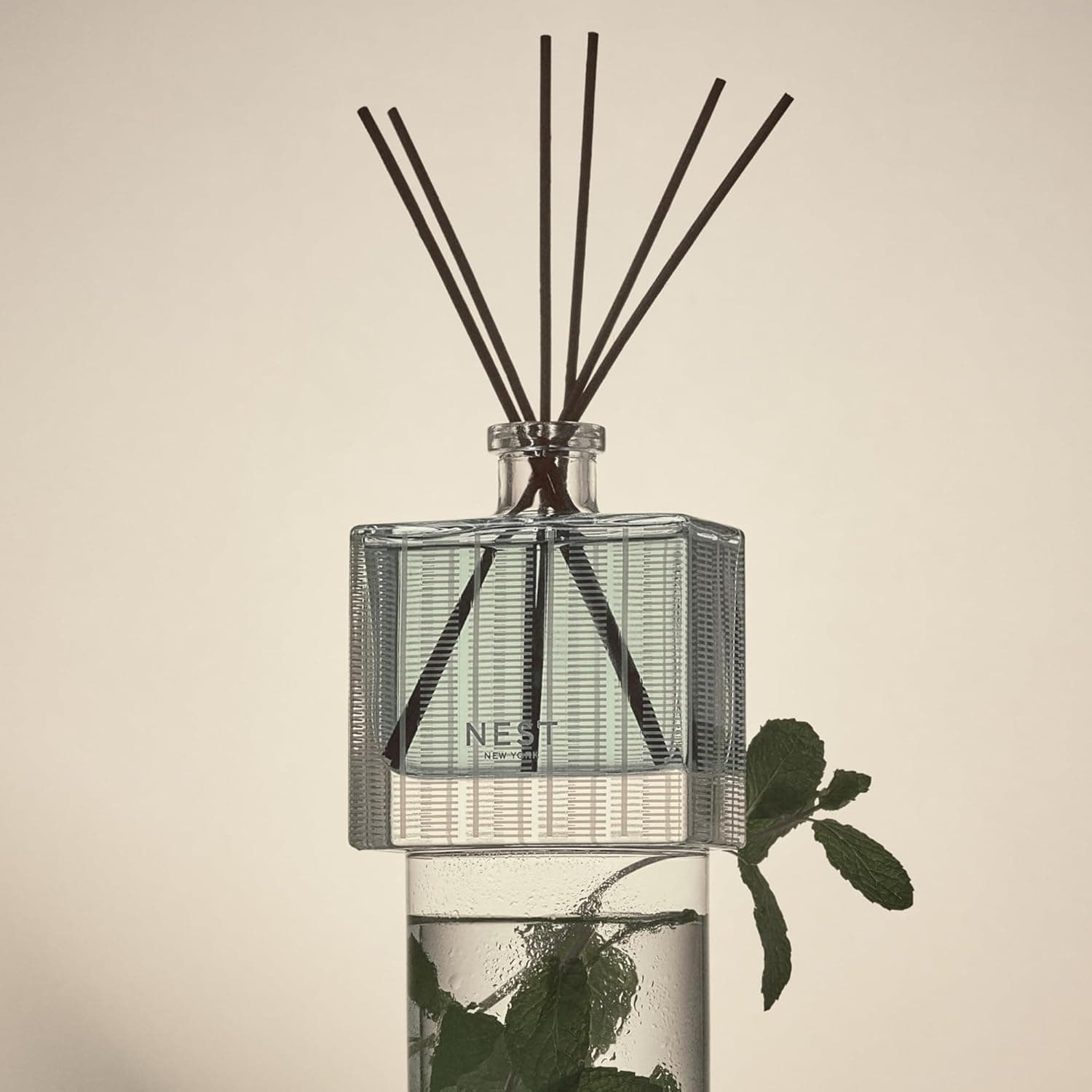 NEST New York Wild Mint & Eucalyptus Reed Diffuser thumbnail 3