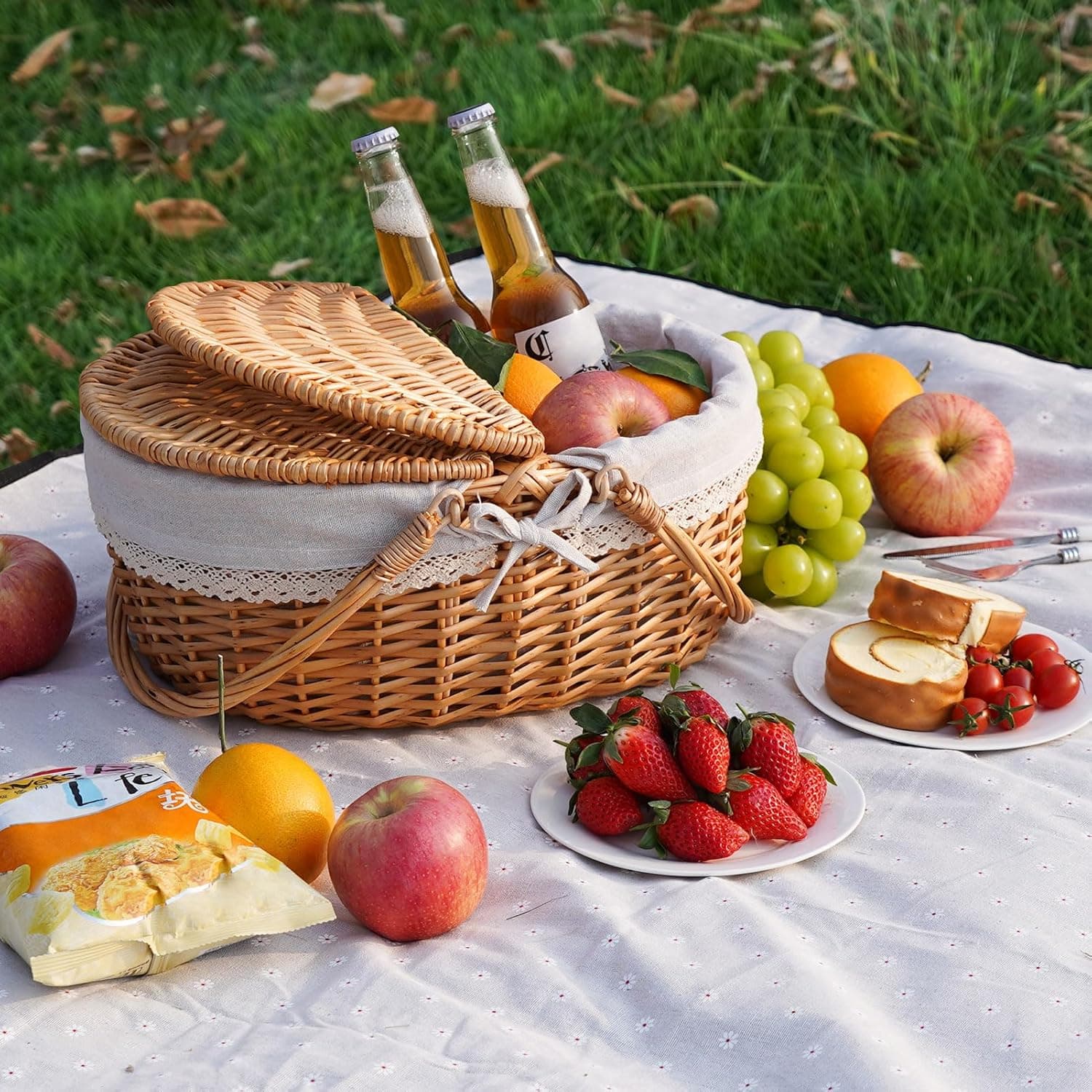 Wicker Picnic Basket with Handle thumbnail 3